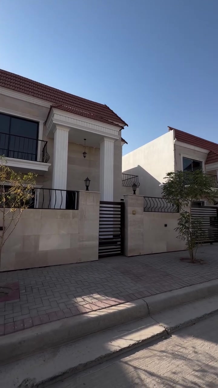 🔥عرض مميز جداً في موقع استثنائي – مجمع أسد بابل
📐 250 م² على شارع سايدين
🛣️ عرض الشارع 28 متر
✨ موقع جداً جداً مميز داخل المجمع
🏠 البيت جاهز للسكن
🛏️ 5 غرف نوم
🍳 مطبخان
💰 السعر خاص

📞 للاستفسار:***********

