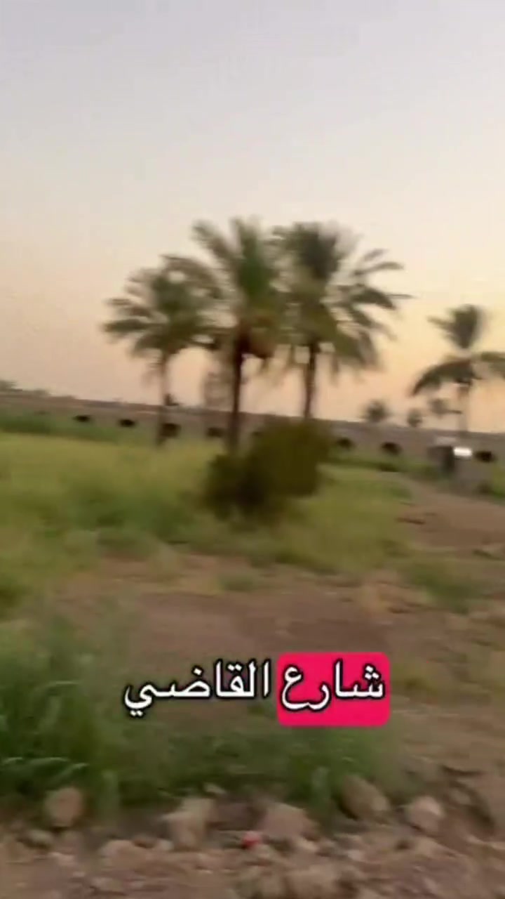 ياالله السلام عليكم 
نص دونم طابو ملك صرف
الوجه 20 متر والنزال 62📏
يصلح للسكن او مزرعه 🏤
يحتوي على نخيل وبئر ماء🌴🏞️
العنوان المدائن منطقة التويثه 📍
للاستفسار:***********
