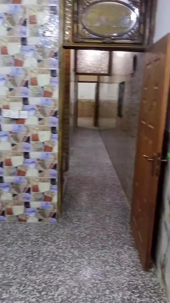 دار للايجار طابق واحد  اربع شوارع خلف مول حامد قرب حسينيه شاكر الساعدي غرفه وستقبال وصاله سعر 450الف ***********
