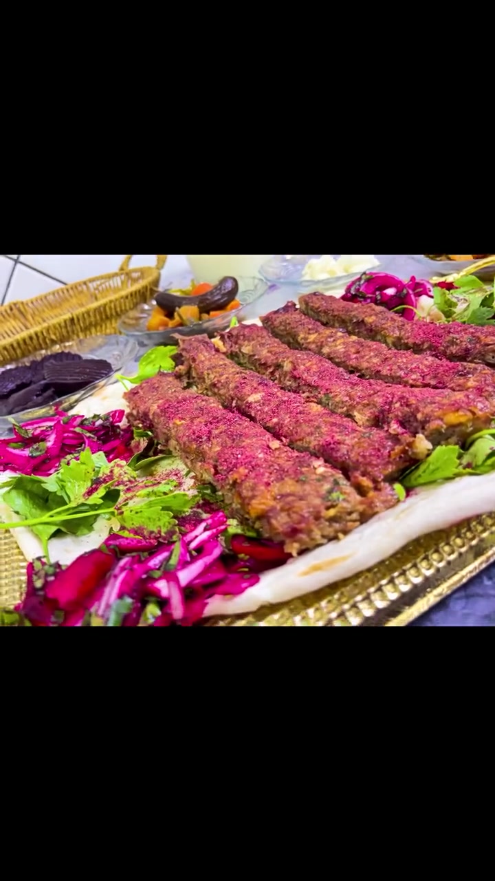 🤍😍 الشكل يلي يفتح النفس ويكلي تتمنى تجربة بهيج وقت .
‏والاسعار تناسب الجميع ، وشرط اللحم عراقي 100% 
‏متواجدين من 7 ص الى 1 بعد منتصف الليل  مع توفر خدمة التوصيل داخل السيدية مجاني ، ويوجود توصيل لكافة المناطق في بغداد  / للاتصال والاستفسار على الرقم التالي .
‏*********** 📲
‏العنوان / السيدية - شارع العلوة - مجاور الضريبة .
‏
