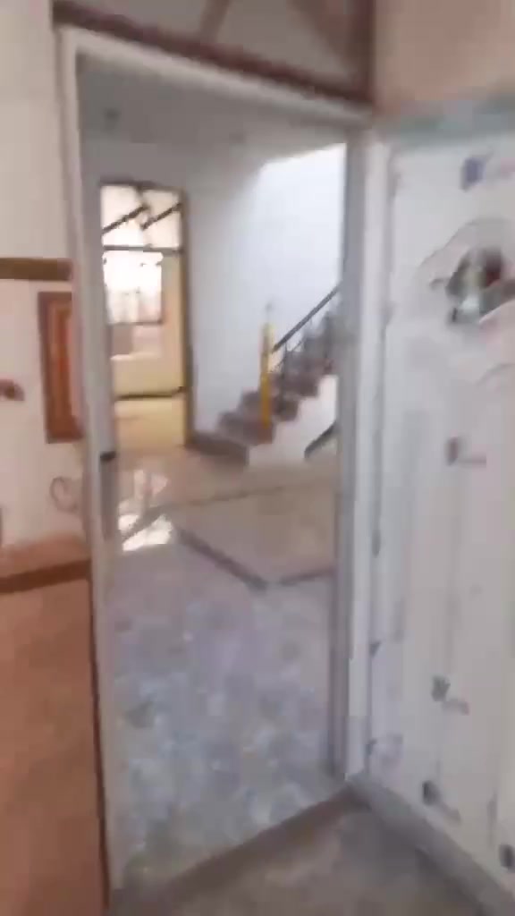بيت للبيع  او للايجار في بغداد الزعفرانيه وره معمل الغاز واجهه ١٠ونزال٢٠ يحتوي ع غرفتين نوم وع صاله وحولي ومنور ومطبخ وكراج مساحه٢٠٠متر للاستفسار ع هذا رقم +964 771 789 3807
