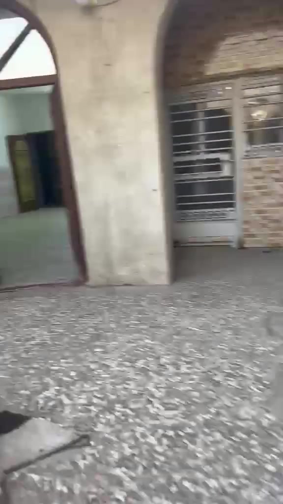 السلام عليكم يوجد لدينا بيت يجار يحتوي على قرفتين نوم مطبخ وسأل وخدمات الموقع  الشهداء لبياع  للاستفسار عن طريق لرقم لهاتف بس واساب  ***********
