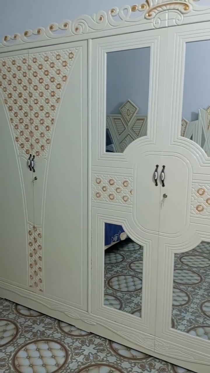 غرفة نوم عراقيه صارلي 4 اشهر من اخذته بعدهي جديدة سعره 850 وبيه مجال رفاعي بدعة الرحمه/***********

