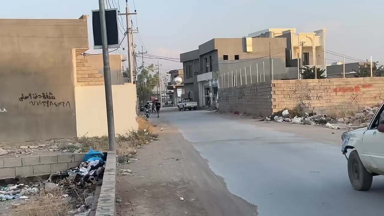 ارض للبيع في حي بدر شارع الغسل. مقابيل جسر المعارض قريبه كلش ترهم تجاري ركن شارعين بيه مساحه168 للاستفسار اتصل ***********
