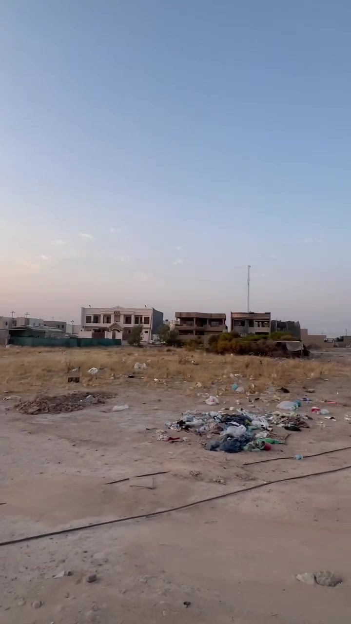 ‏السلام عليكم بيت للإيجار الديون حي التوحيد قرب المدارس والخدمات إيجار البيت 300 قفله المساحة سبعة ونص بنزل 20 الاتصال على هذا الرقم ***********￼￼
