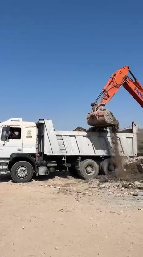 السلام عليكم حفاره فيات هيتاشي للبيع موديل 2001 حفاره حلوه وجاهزة للعمل مئسسة نقاره + برينه حفاره خير من الله بوجهك لشغل السعر 90 او مراوس بحفاره سرفه العنوان البصره قضاء المدينه  
للاستفسار ه‍  ***********
