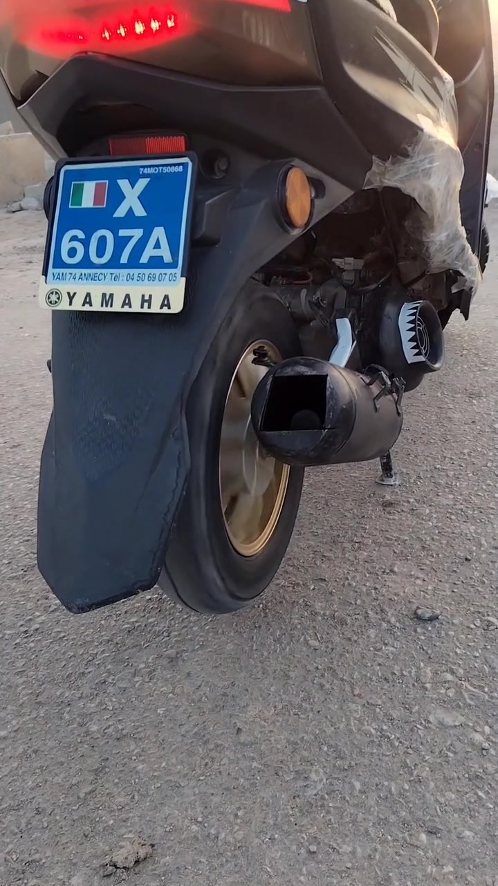 سلام عليكم حبايب 
دراجه سكنس للبيع عليها محرك مال ماكس 
دراجه نضيفه كهربائيات شغاله دراجه شلعه ومعدل 
مفتوحه مبدل ولفات سعر225 
مكان كربلاء فريحه 
*********** بي واتساب

