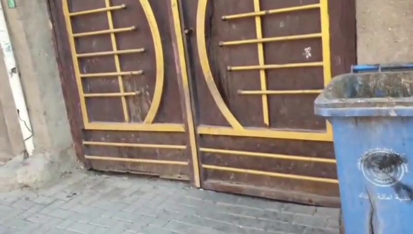دار للبيع في قطاع 80 مقابيل ل74 مقابيل الجامع مساحتة 160 يحتوي على 3 غرف ومطبخ وصاله وصحيات ومنور
وخدمات الشارع كامله ماء كهرباء مجاري رئيسيه البيت ركن عن الشارع للتواصل ***********
دار للبيع في قطاع 80 مقابيل ل74 مقابيل الجامع مساحتة 160 يحتوي على 3 غرف ومطبخ وصاله وصحيات ومنور
