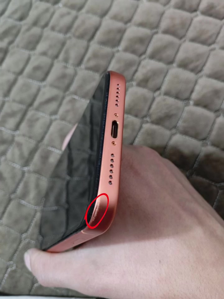 السلام عليكم حبايب

ايفون 📱 17 PRO MAX 
برتقالي 
شريحة فعلية ''
256GB 
شرق اوسط ضمان ماستر بعده داخل الضمان 
بطارية 97🔋  (البارحة صارت97 يعني بعد شهرين اواكثر حسب الاستخدام تنزل حبه لخ هو استخدام جهاز تقريبا 8 اشهر ونزل 3 حبات)
باكيت كيبل كامل الاصليات 
وانطي ويا لگفرات لعندي
بي طخه بسيطه مثل ما موضح (طخه!طخهه!!!! مو مبدل بي شي)

السعر 1650 قفل 
1625 مايرهم

مابي اي مشكله ضمان اسبوع بعد الشراء ✅✅
*********** 📞 
خط او ماسنجر موجود وكل الهلا
