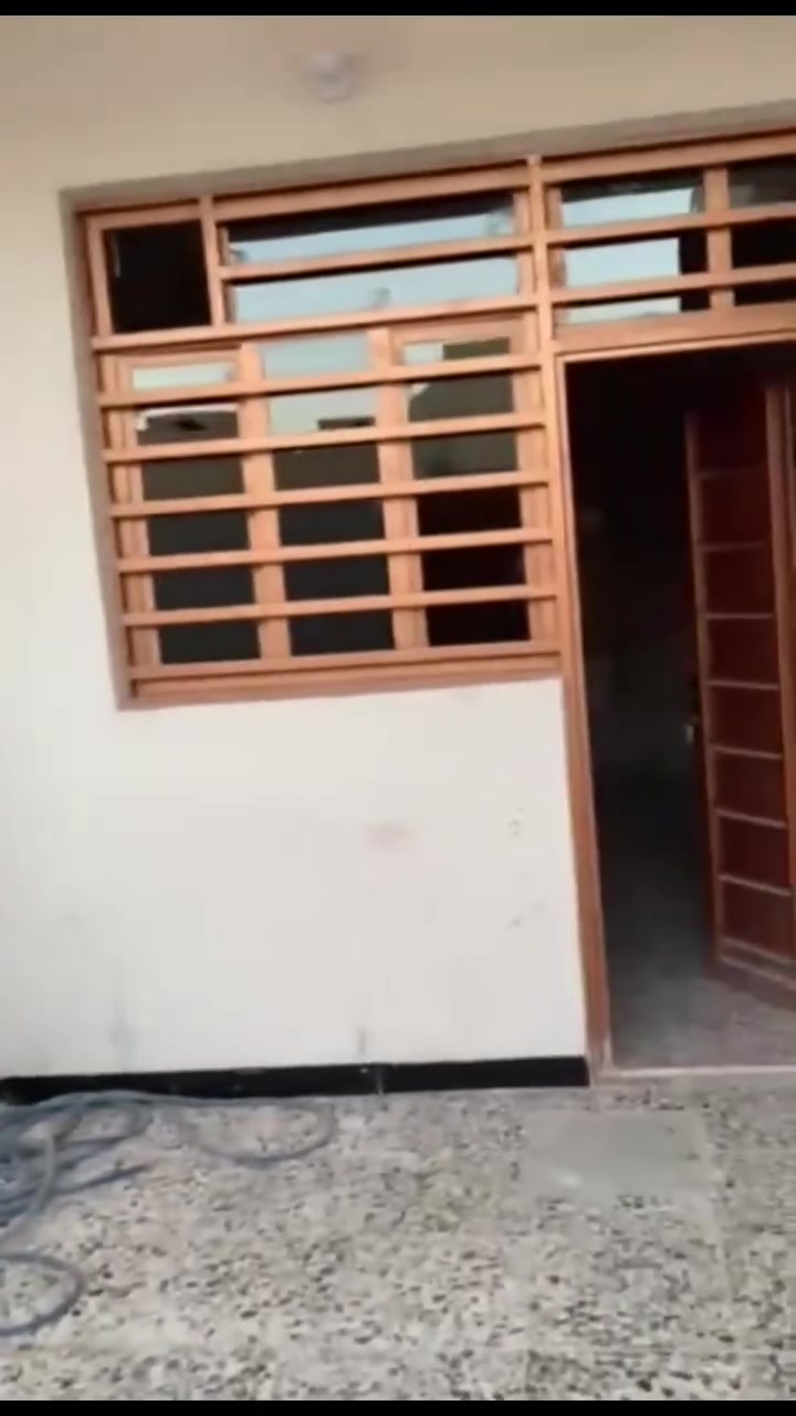 سلام عليكم عندي بيت ١٤٠ متر مكان دوانم شارع أبو الاحرار فرع لمولد لبيت كامل سعره ١١٠ رقمي ***********
