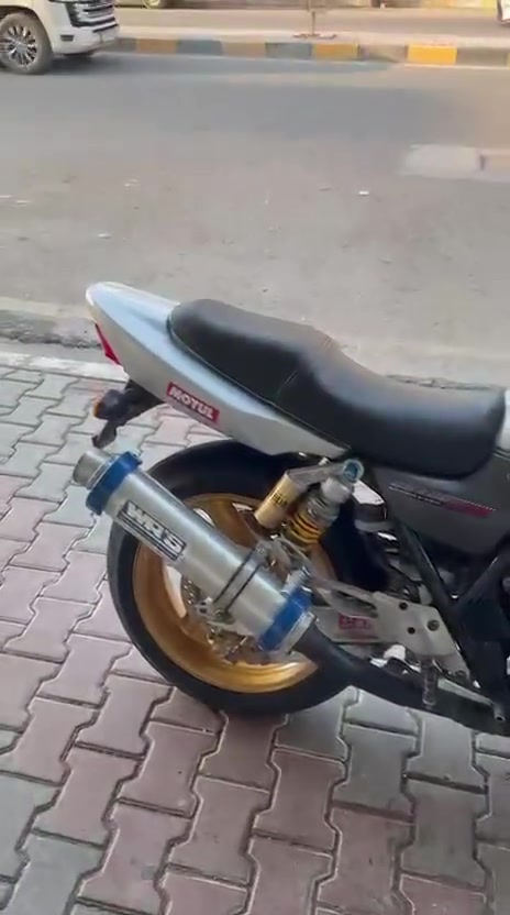 سلام عليكم ورحمة الله وبركاته
دراجه سبيي هايبر سكيورتي 400ضام فيفيتي 
الموديل 2003 والنضافه هيه تحجي 
ما بيها اي نقص دراجه خير من الله 
معدل او انطلاق (1) (2) (3) شلعه 
السعر 22 او بيها مجال شي قليل 
والعنوان صلاح الدين قضاء سامراء 
*********** واتساب فقط 
او بيكم خير او تددللون
