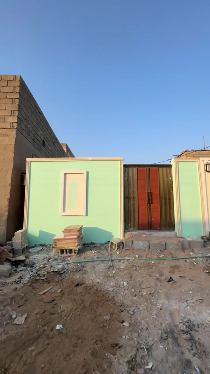 بيت البيع وقف سني مسجل اصولي مساحت البيت 110 متر يحتوي البيت على قرفه وستقبال وصاله ومطبخ وصحيات البيت تسليم مفتاح العنوان البصرة أبو الخصيب طريق الوصطي شارع العلوا السعر 37 مليون وبي مجال الستفسار نتصل على الرقم *********** بي واتساب
