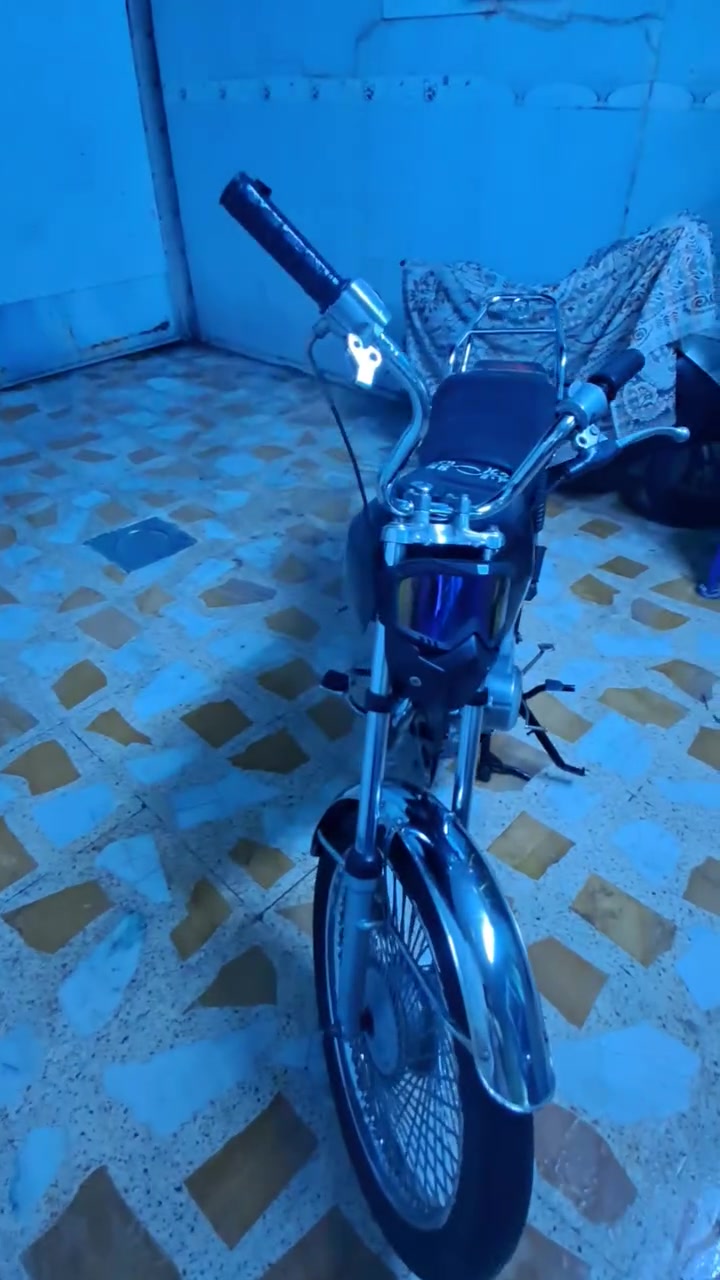 السلام عليكم دراجه للبيع نامه دراجه موديل ٢٠١٩ محرك. وشاصي ٢٠٢٢ دراجه كلشي بيها نضيف شوفت عينك الكزوز نكزاز مفتوحه فلتر وباقي فلترين بس لكزوز حكه ٧٠ الف الدراجه جنت طالب بيها ٢٥٠ الف بس هسه ٣٥٠ وبيها مجال لان عمرتها من جديد  الدراجه شلعه معدل سرعه مزامط  ولسلولي كبال عينك لشراي ولرايد دراجه تفيده يجي واتس فقط ***********
