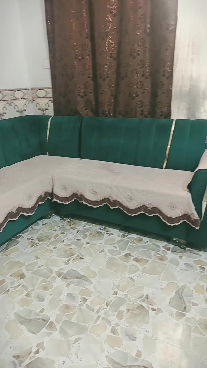 السلام عليكم عندي ذني للبيع 
المكيف اخو الجديد ممصلح ومشتغل شي قليل ب 300وبي مجال
والتخم بس محتاج غسل ب300 وبي مجال 
للاتصال ***********
