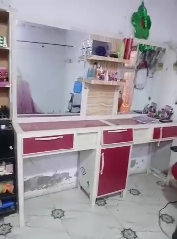 ميز وكرسي • نظيفات • تواصل خاص