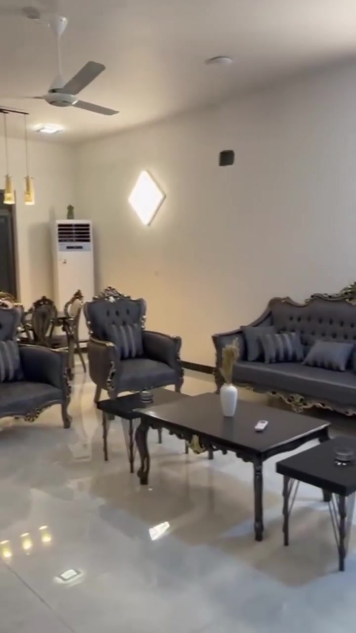 فرصة ثمينة. لاتعوض  

فلة مرحلة أولى شريطية  ع ثلاث شوارع   مجمع البوابه  الخريطة الأجمل (  المرغوبة ) مساحة ٢٧٥م 

٣غرف نوم 
١ غرفة نوم بناء شركة إضافية 
استقبال كبير  
صاله واسعه 
مطبخ  ٤x٥  
ديكورات  
إضافات   وغيرها 
شبابيك ومحجرات راقية  ماركة ( ايرساش تركية) 
حديقة هندسية جميلة  متنوعه الأشجار  
الفله  ضمن المصرف العقاري  او تباع نقد  
السعر  ٤٧٠ مليون  شامل  مع الاثات  وكاونترات  واجهزه  وسبالت   وبالخدمة للجميع  

***********.  ابو فاطمه

