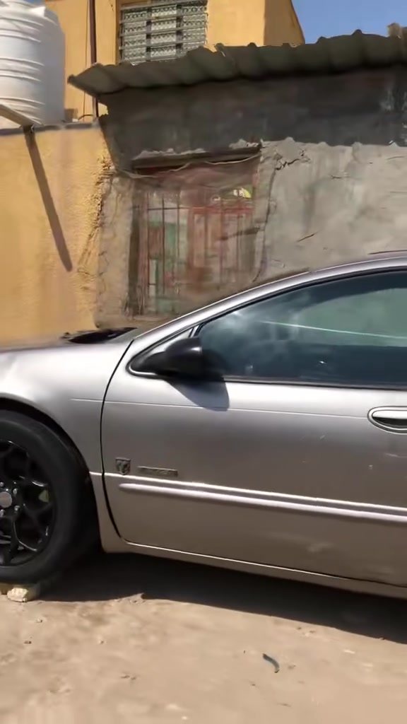 السلام عليكم للبيع دوج كلايسلر١٩٩٨ رقم بغداد تحويل مباشر سياره جاهزه من مكينه كير حداديه ٦٠/١٠٠ مكينه وكيرجدد ٦سلندر 🚀 تخم ويل وتاير مال جارجر شادلها غرفتها حلوه مكفوله لاصبغ ولاضربه سياره حلوه احلا من الصور بيه تراي ايشك الكاع شك شاشاه سنترلوك شوته رياضيه 
السعر 43 وبيه مجال ***********
