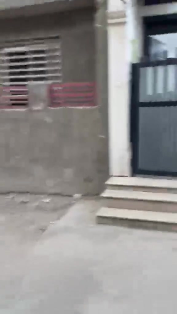 يالله سلام عليكم 

---

*🏠 دار للإيجار - الدورة شارع المصافي 🚨*

*📍 التفاصيل:*
- *🚗 الطابق الأرضي*: كراج + 🛋️ صالة + 🍳 مطبخ + 🚿 حولي + 🚽 خدمات
- *🛏️ الطابق الثاني*: غرفة منام + 🚽 خدمات داخل الغرفة + 🌆 بلكون
- *🛏️ الطابق الثالث*: غرفة نوم واحدة + 🌆 بلكون داخل الغرفة
- *✨ حالة البيت*: جديد زيرو، كامل من كلشي 

*🔌 الخدمات متوفرة*: 
♨️ سخان + ⚡ ماطور + 💧 سحب واصل

*📍 الموقع*: 
الدورة - شارع المصافي - شارع أبو دلف - خلف مشويات حيدر أبو الكباب 🍢

*💰 الإيجار*: 500 ألف دينار قفل فقط 
*👨‍👩‍👧‍👦 ملاحظة*: للعوائل فقط

*📞 للإتصال واتساب*: ***********  
*👤 الاسم*: علي العامري

---
