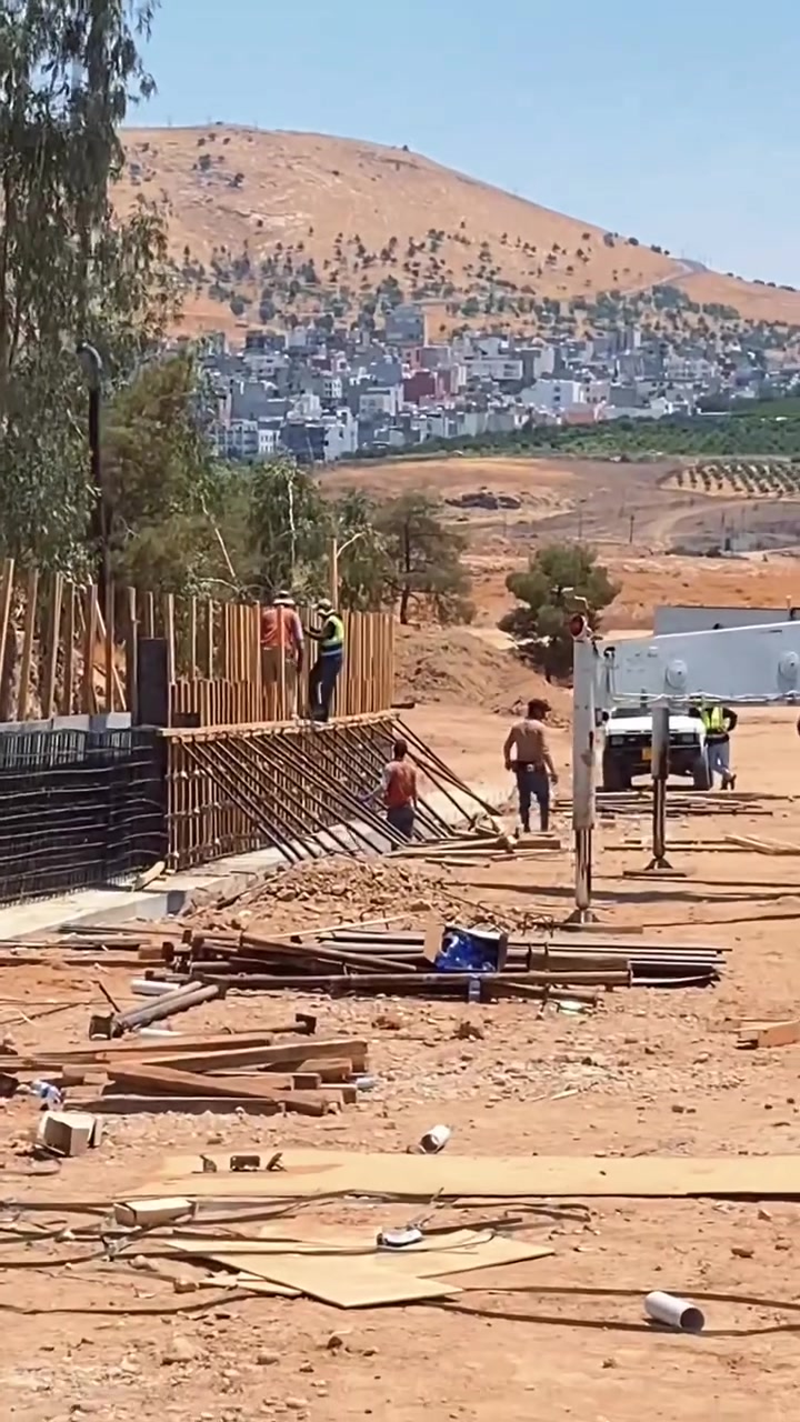 سلام عليكم محتاج خلف مداريه فد ١٠ نفرات الشغل بدهوك جدارت خزنات 
***********  واتساب
