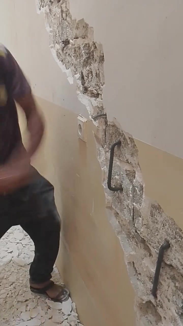تمت المعالجه احد المنازل من اخر اعمالنا في قرية تل الشعير 
زرع شياش حديد في داخل التشقاقات

تم معالجة /تشققات 
(كما موضح لكم في الفيديو)
العنوان : القياره 
الهاتف :  - ***********
مراسلة: الصفحه

