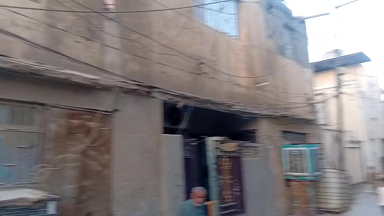 دار للبيع ٩٦متر وجه ٧ بنص المحمودية قرب سوك المصرين خامس دار عاليسار تريد تحسبه قطعه  او تريد ترجمه بكيفك السعر ٨٥ وقابل للتفاوض للأستفسار ***********
***********
