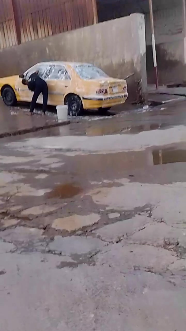 السلام عليكم سياره مقفوله فقط بس بانيه طاير موديل 15 محرك جديد سعر ب 40 بيها مجال***********
