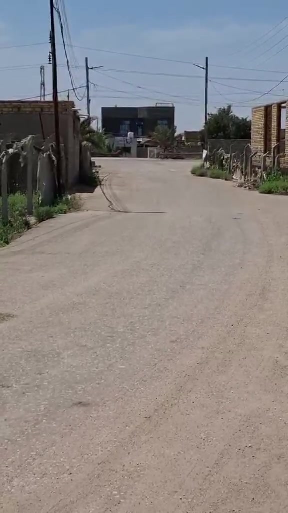 قطعه للبيع المساحه 400 متر الواجهه 31 والنزال 13 كافه الخدمات ماء كهرباء تبليط واناره ليليه سند 25 وتتحول باسمك بالطابو  وتستلم سند  مجمع نضامي وكلش قريب رابط وي الشارع العام كبل والقطعه تكدر تستخدمها سكن او مزرعه  العنوان طريق الدغاره قرب معمل سيد مهدي الفؤادي
للاستفسار ***********
50 متر عن الشارع العام والمجمع كله تبليط للباب
