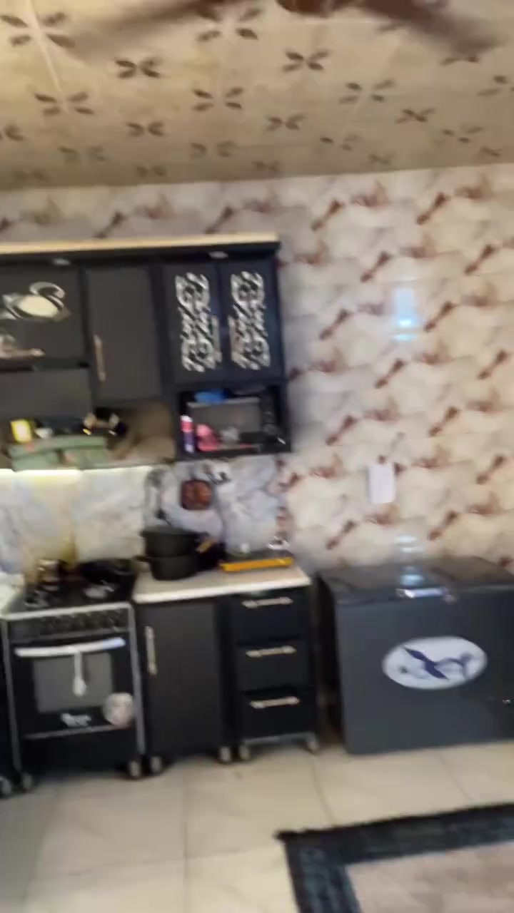 بيت للبيع الشعب الجمعية خلف السده مقابل خدمات عمار ابو الدهن بيت زراعي مكاتبه بي استقبال ٧في٤ومطبخ ٥في٥وغرفتين ٥في٥ قاط واحد السعر ٥٥بي مجال رقم ***********
