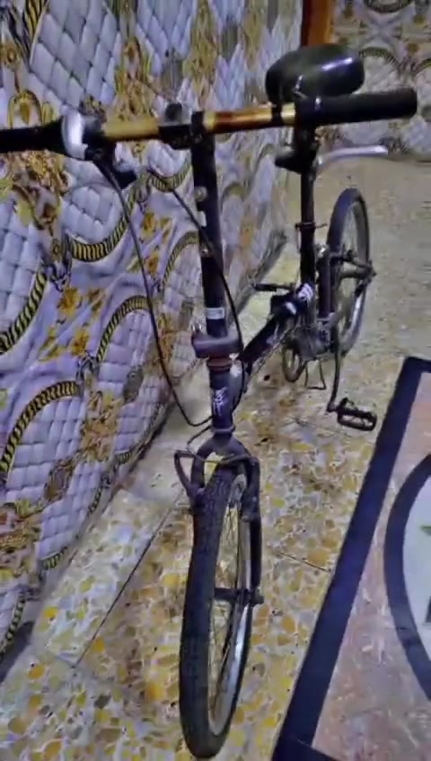 سلام عليكم
بيسكل ابو طبكه البيع البيسكل متروك سعر 35وبي مجال عنوان البصره حيانيه شارع طاك  *********** مكلف بل نشر
