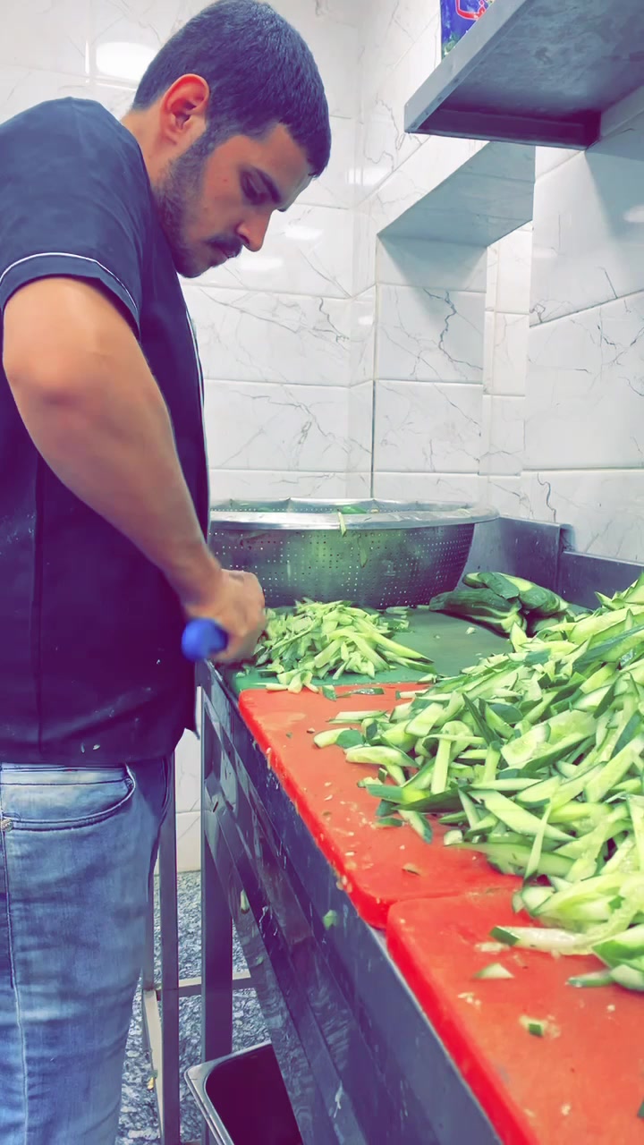 السلام عليكم 
اسطه مقبلات وفلافل منقلجي 
كركوك هاتف
***********