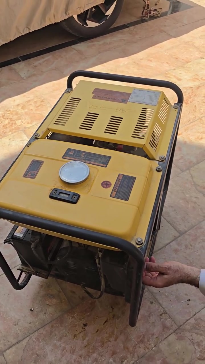 مولد للبيع الموديل: KDE7000E
القدرة: 5 KVA
الأمبير: حوالي 20 أمبير
النوع: ديزل
فاز واحد (Single Phase)
الفولتية: 230–240 فولت
التردد: 50/60 Hz
السرعة: 3000–3600 دورة/دقيقة
الوزن: 100 كغم تقريباً
مولدة عملية ومناسبة للبيت، المحل أو الموقع.
مستخدمة فقط ٢ شهر ومتروكه 
السعر ٦٠٠ الف للاستفسار ***********
قضاء الفجر
