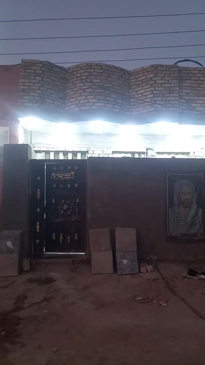 السلام عليكم دار للبيع المساحة105.م تفاصيل البيت موضحة بالتصوير السعر 45 وبي مجال
***********

