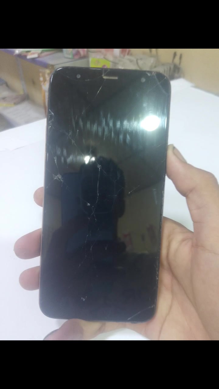 +J4
شغال كله 
ذاكرة 32
40 الف
تواصل خاص او ***********
