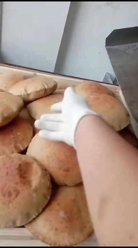 🌾 خبز الحبة الكاملة من رياحين الطيبات 🌾

طعم لذيذ… وخيار صحي للكل ❤️

إحنا في رياحين الطيبات مو مجرد مخبز،
إحنا نهتم بكل خطوة من البداية 👌

🌾 نأخذ الحنطة من الفلاح
⚙️ نطحنها بأيدينا حبة كاملة مع جميع مكوناتها
🥖 ونخبزها بأيدينا حتى نوصل لكم خبزًا بطعم طيب وجودة نهتم بيها.

والمميز أكثر؟ 🤎
نوفر لكم طحين الحبة الكاملة حتى تقدرون تستخدموه بالبيت للمعجنات، البيتزا ومختلف المخبوزات، حتى تكون أكلاتكم ألذ وأفضل.

🌿 من الحنطة… إلى الطحن… إلى الخبز، كل شيء بأيدينا حتى يصلكم طيب.

📍 العنوان: الفلوجة، مقابل مستوصف الجولان، مجاور مرطبات شتورة
📞 ***********
