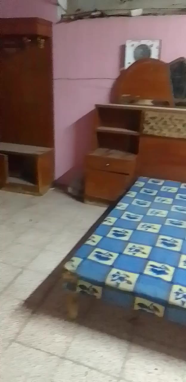 غرفة شوية تعبانة بيها التخت  زين 75الف اريدها جمعية حمورابي ***********
