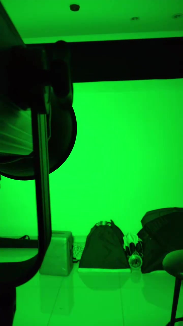 للبيع اضاءة 300 واط
اضاءة RGB وباي كلر اضاءة جداً قوية
تحكم عن طريق شاشة 
كاملة ونظافة جداً عالية 
السعر 200 الف 

مكاني بغداد ***********
