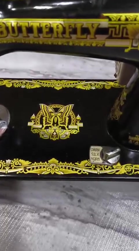 أم الفراشة الأصلية🦋 باب اول مال الثمانينات جديدة كلش وخياطه يخبل الي تريده تتواصل ع الخاص أو الاتصال على ***********
