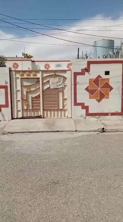 بيت للبيع
بيت للبيع 
موقع  حي المعلمين قرب مدرسة الرصافي
مساحة بيت 300 سند طابو
3 غرفة نوم 
استقبال 
مطبخ مجهز كامل
صحيات داخليه و خارجيه مع سويت لغرفه
الاستفسار اتصال على ارقام 
***********
***********
