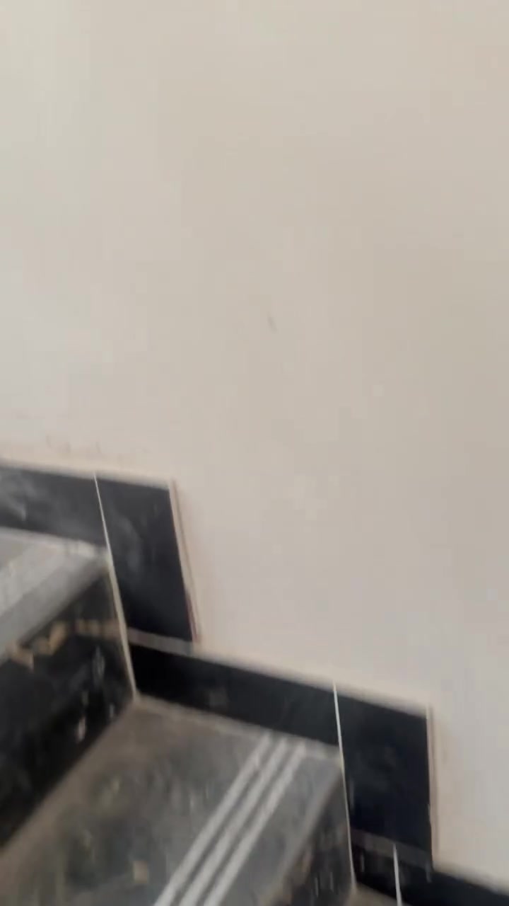 السلام عليكم بيت البيع المساحه ٦٥متر العنوان الدوانم شارع ابو الحرار اول فرع خدمات كامله لبيت بناء حديث جاهز السكن طابق واحد السعر ٦٢وبي مجال تصال ***********او مرسه الصفحه
