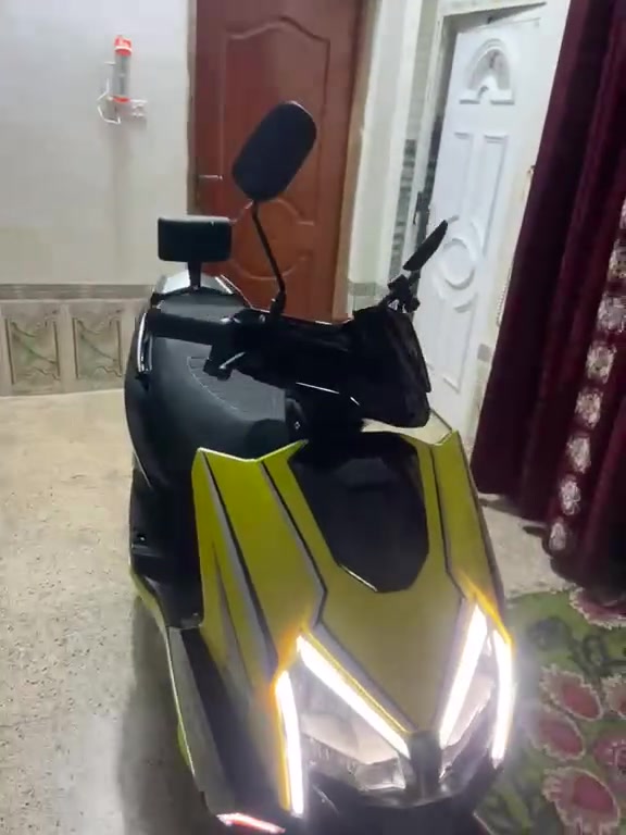 سلام عليكم دراجه شحنه بعته جديده صارله شهر ونص من مطلحه من شركه دراجه موديله ٢٠٢٦ بيه ٤سرعات وحجم لبطاريات ٦ بطاريات 🔋 دراجه بيه سويجينً + بصمتين عن بعد دراجه بيه فج مامي وفجً خلفي وبيه بك يعني ترجع لوره مكاني بل رميثه رقمي *********** وبي واتساب سعر مالته خاص + بيع مستعجل
