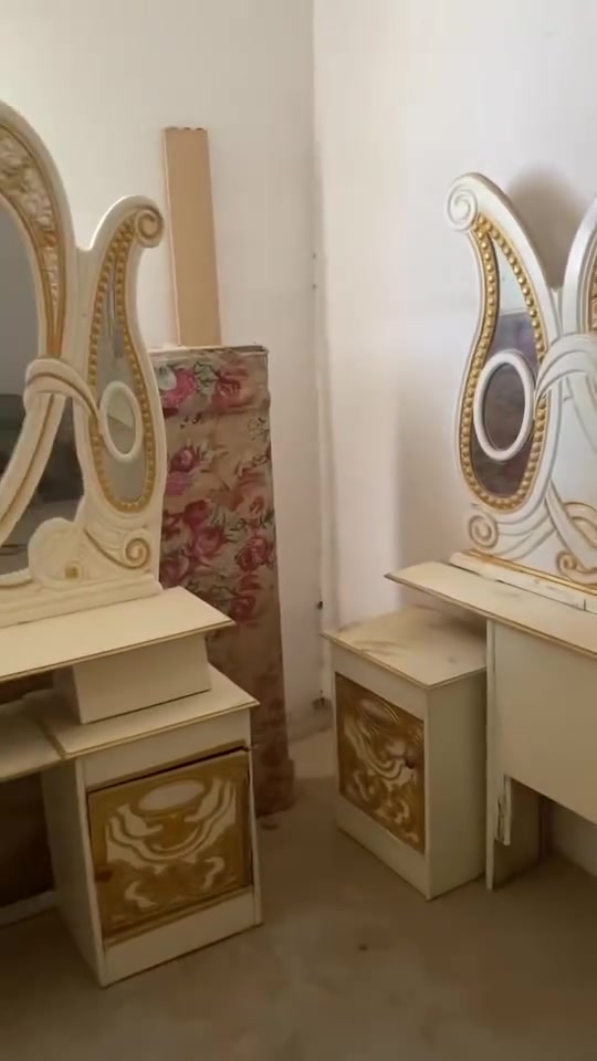 السلام عليكم غرفتين حلوات الله شاهد طبعن الغرف جابوهن صعدوهن فوك او تركوهن الغرف بل واقع احله اذا اشوفهوهن احله من التصوير  طبعن السعر،،، ❤️❤️ مليون او ربع،، او بيهن مجال حبايب المكان حله شارع 80 او متواجد وتساب حبايب ***********،،او بيهن مجال تدللون
