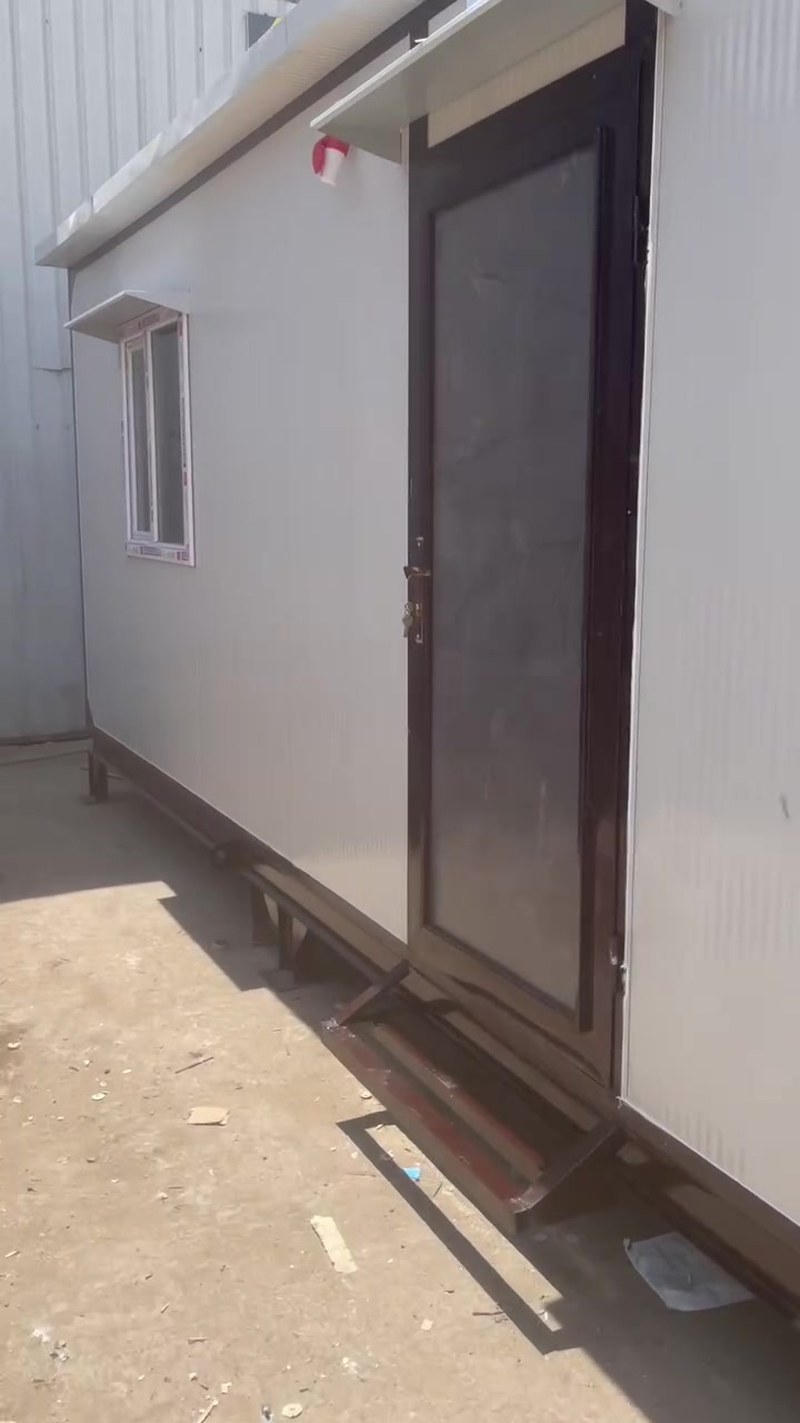 اساس معمل الهدى لصناعة الكرفانات من السندويج بنل بمواصفات عالية الجودة وأسعار تنافسيه يشمل الابواب والشبابيك والكهربائيات.يوجد لدينا كوادر متخصصة و ذات خبرة في مجال تصنيع الكرفانات والجملونات وبيع وشراءالحاويات  لستفساراتكم الاتصال:***********  ***********
