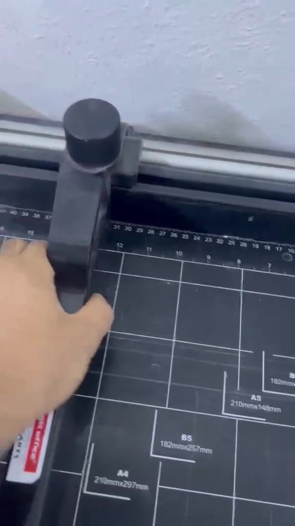 مقص ورق • يدوي • A3