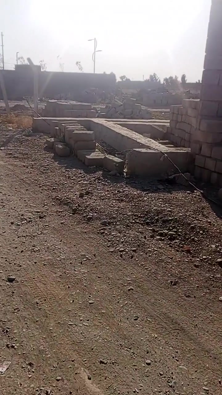 السلام عليكم عندي قطعه ارض مع اساس مع بلوك تقريبا 2500الموقع حي بدر شارع المزاع مساحه وقريبا جدا على المدرسه وكامل خدمات متوفره  القطعه تقريبا55متر او اكثر السعر خابرني وتدلل وسعر كلش مناسب ***********ومتوفر وتساب ايضا واتصال
