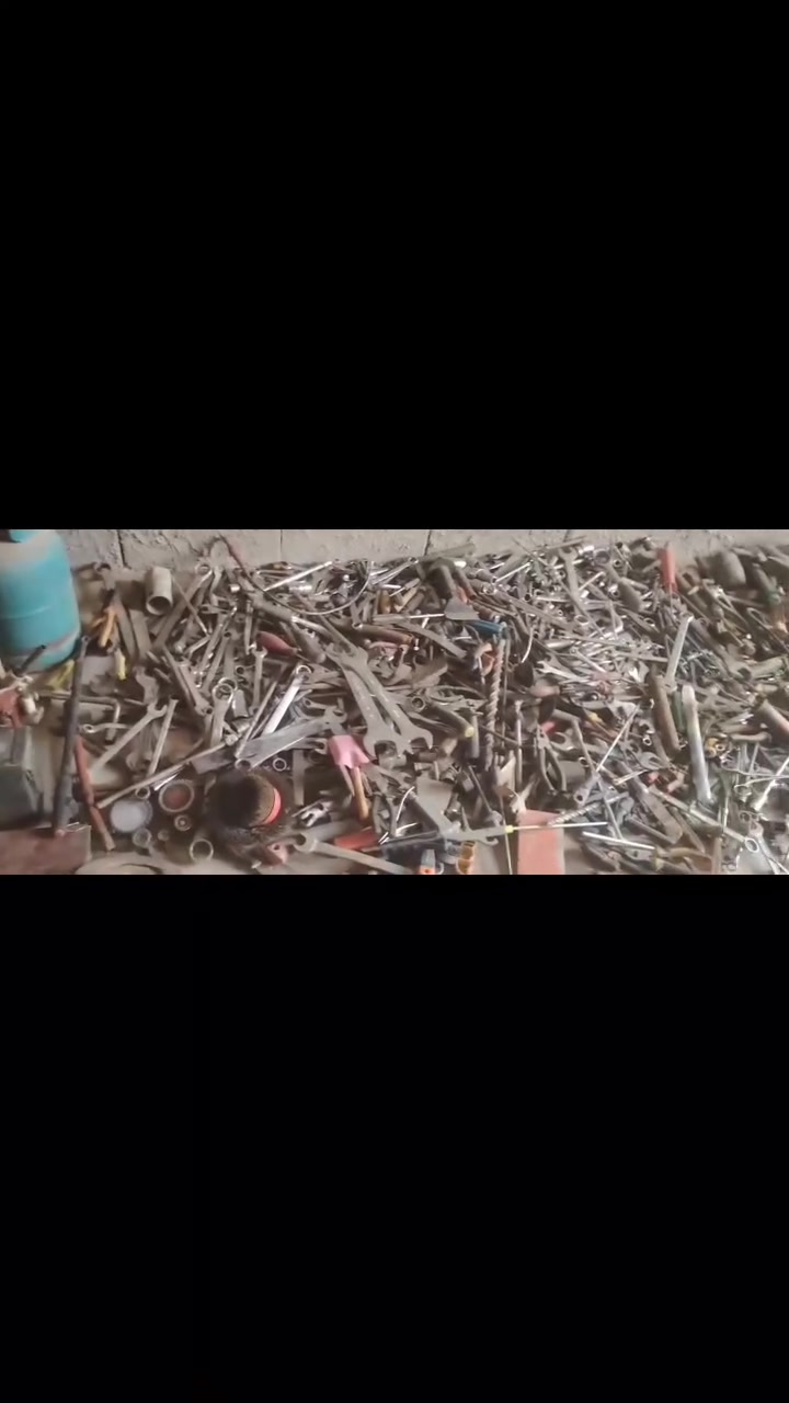 السلام عليكم 
عدد كاملة للبيع 
صباين
لقم 
طخاميخ
جكاجيك
كوسرات
مزرف 
قنينة غاز
صناديق واكو كثير شغلات ماذكرتها موجودة بالفيديو 
العنوان موصل ايمن رجم حديد
هذا رقم صاحبهن بي واتساب 👈 *********** يبيع شلع مو مفرد 
اليريدهن يراسل صاحبهن رجاءاً لحد يراسلني عليهن مكلفة بالنشر فقط ✋
