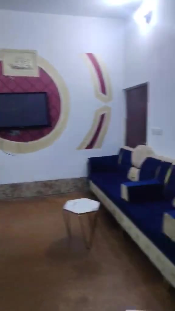مرخصت مدير الكروب بيت البيع قرب بسماية السعر 65 وبي مجال

نص مكتوب في الصور:
- عرض مميز: بيت للبيع منطقة الرواد (9 نيسان) بيت رُكن المساحة: 130 متر مربع المحتويات: يباع مع الأثاث استقبال مطبخ صالة صغيرة غرفتان نوم مع جميع الخدمات للاستفسار: ***********