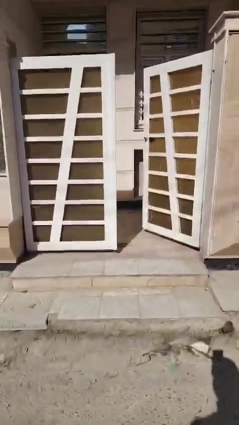 بيت  للبيع المهديه الرابعه قريب ع قاعة الطالب ١٠٠م واجه ٦وربع بناء حديث بيه ٣نَوم وصاله ومطبخ وخدمات شارع حلو ومرتب تبليط ومجاري واجه مرمر وارضيه مرمر بيه نظام نافوره من الداخل سعر ٢٢٠ قفل***********
