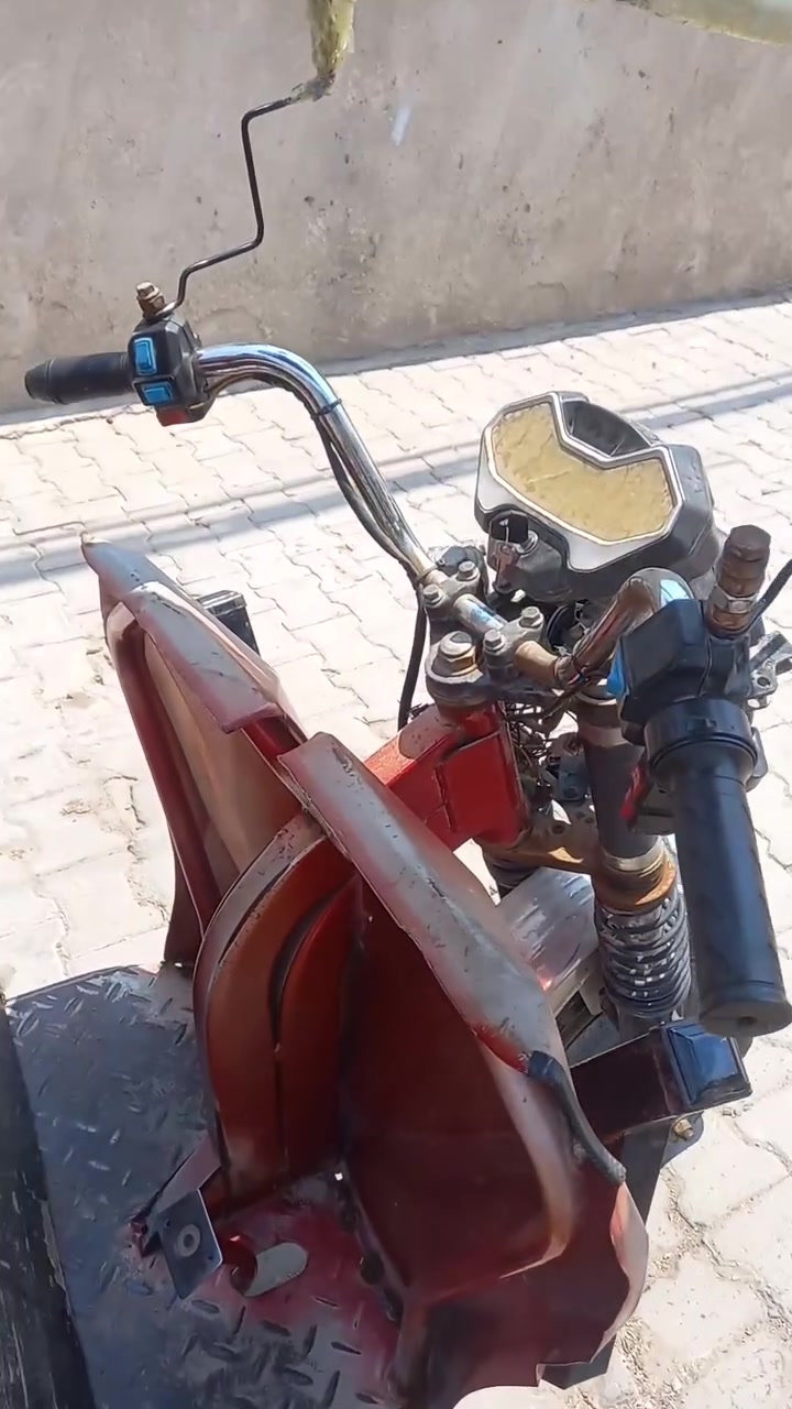 السلام عليكم ستوته شحن للبيع الحجم الكبير بطاريات جدد بالكارتونه تاخذ على الفحص الموقع الدوره شارع ستين للاستفستر على الرقم ***********
