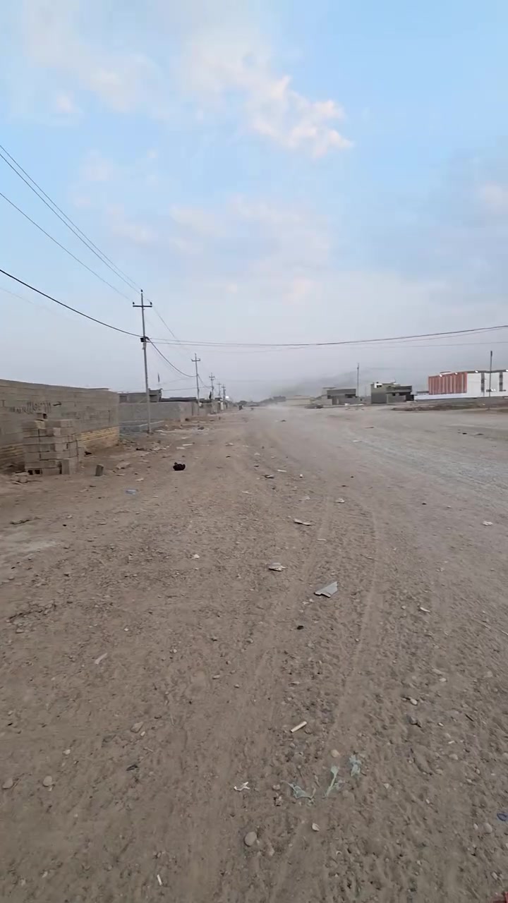 بيت زراعي هيكل مسقوف للبيع مع المحلات مساحة (٣٠٠)
واجهة محلاته على شارع ٣٠ 
يرهم يكون نظام شقة وبيت مستقل 
مجاريه تاسيسه بوري سمارت مع الطابو 
وبيبانه قاصة جاهزه 
للاستفسار مراسلتنا ***********
