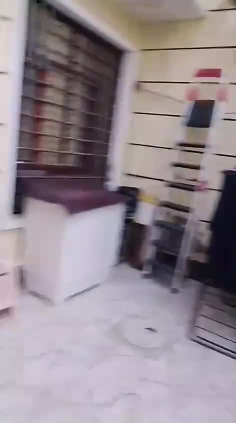 السلام عليكم بيت قاطين الشعب حي المهندسين معروض للبيع مساحة ١٠٠متر واجهة ٥ في  ٢٠الاتصال *********** بسعر مناسب
